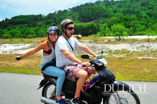 Xe máy là phương tiện ưa thích của du khách quốc tế khi đến Việt Nam